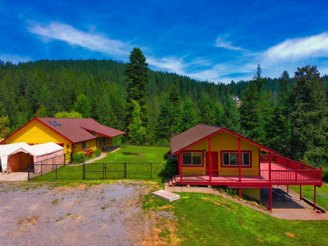 Two homes on 4.43 acres aerial